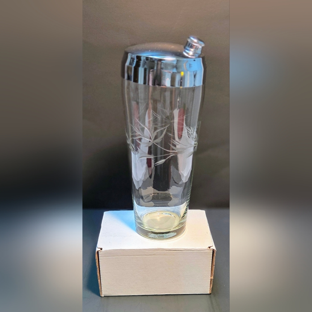 Vintage Art Deco Mid Century Crystal Pressed Glass Cocktail Shaker Etched